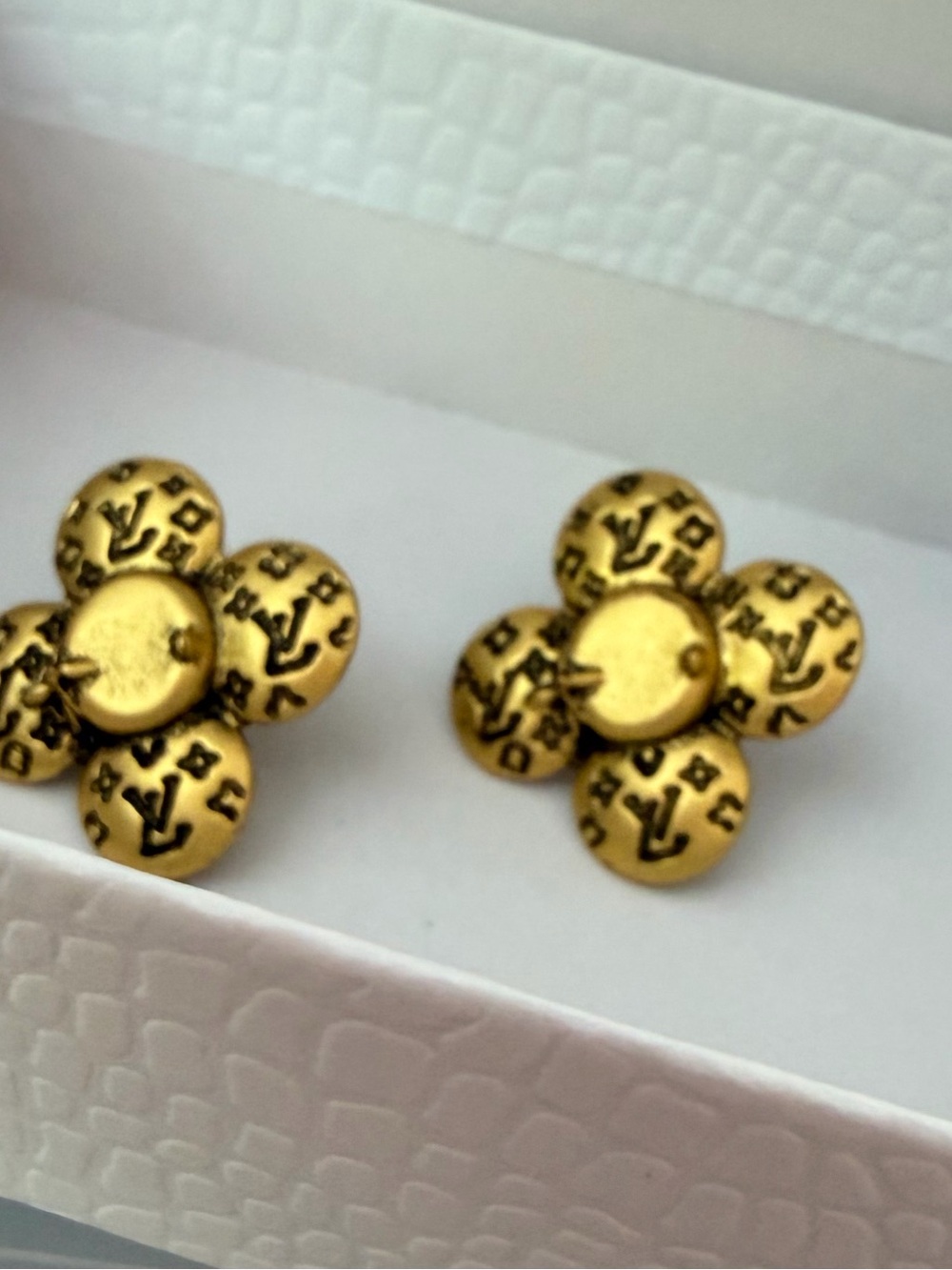 Gold Tine Flower Stud Earrings - Women Jewelry, Fashion Jewelry, New - Picture 10 of 10